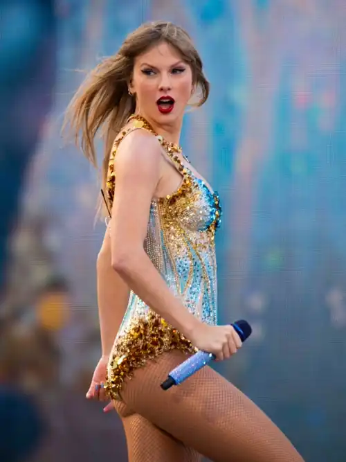 These ass cheeks need me inside of them