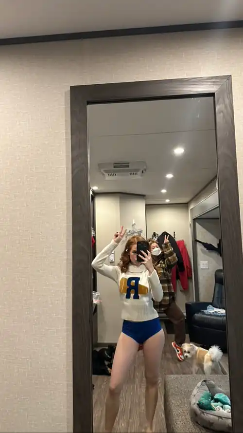 mirror selfie IG May 2023