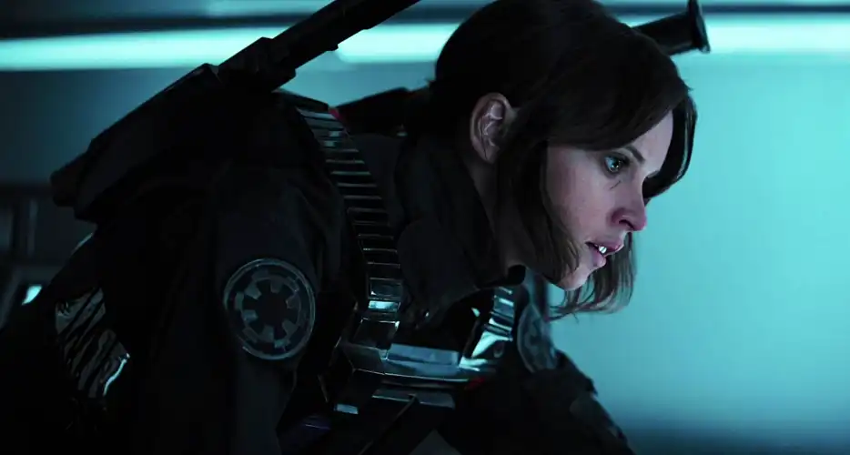 Jyn crawling.