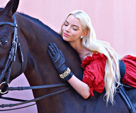 Anya stroking her........horsey