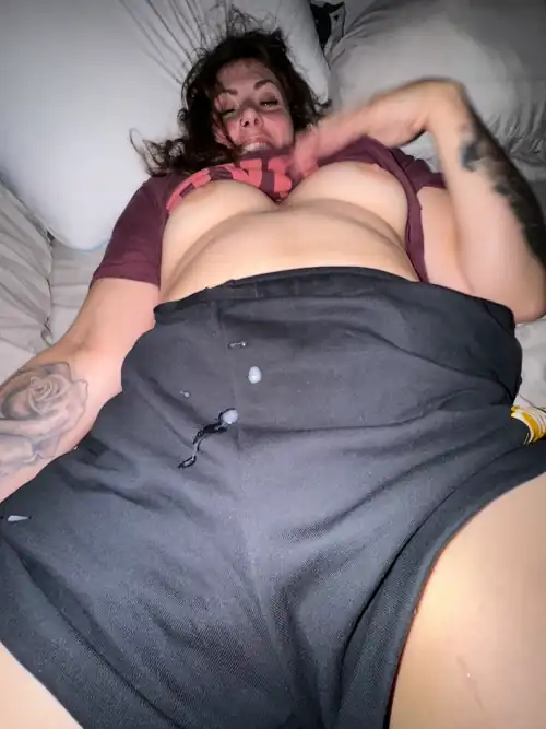 Would you jerk off on me.. 🥵