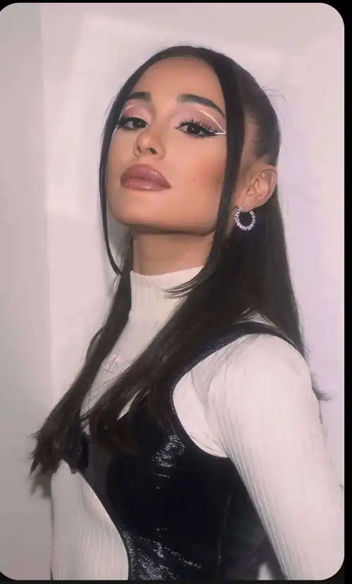 Love her eye makeup here