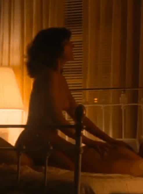 Going for a bouncy ride in GLOW (S1E1, 2017)