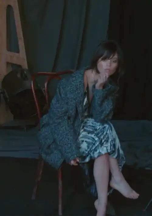 Am I weird for finding her feet pretty?