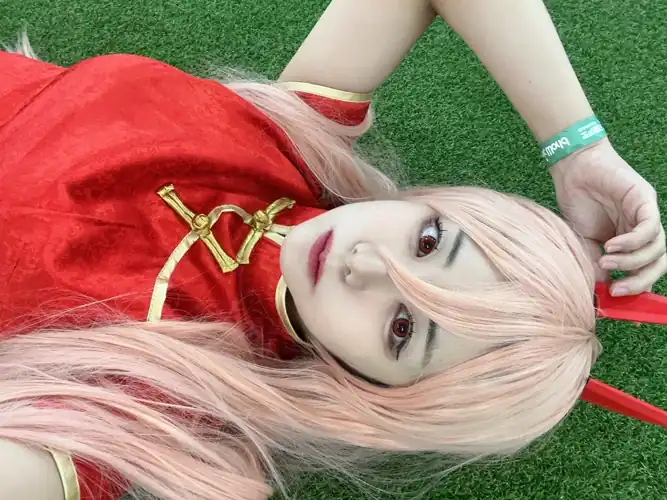 would you even date an Asian girl like me? ^^