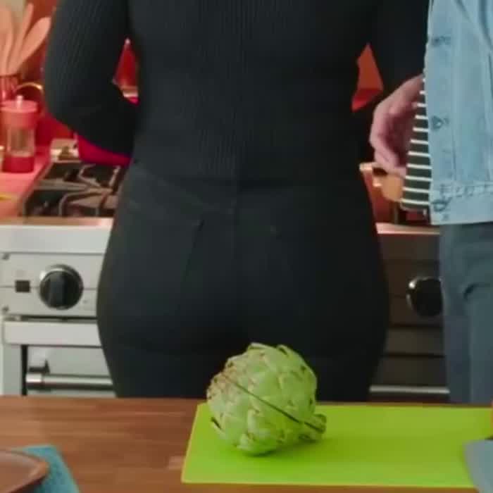 Bryce Dallas Howard (Cooking with Jeff Goldblum) - 1:1