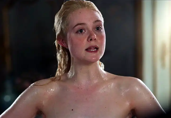 Elle getting out of the bath