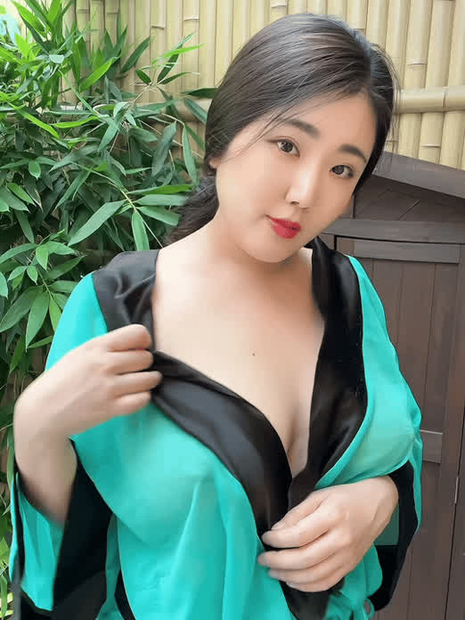 Japanese girl wants to show her room