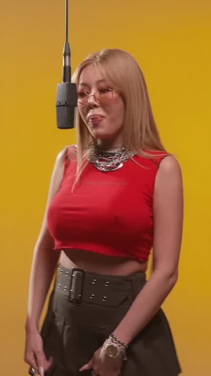 jESSI - NO BRA