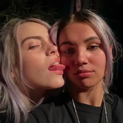Billie and fan 👅