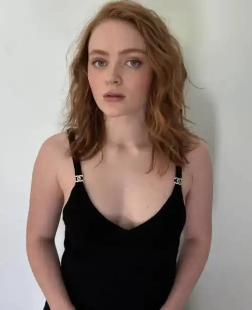 Who wants to cum on her with me?