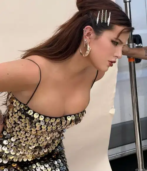 Bella thorne 