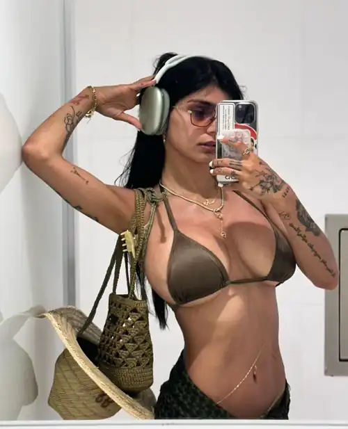 MIA KHALIFA!