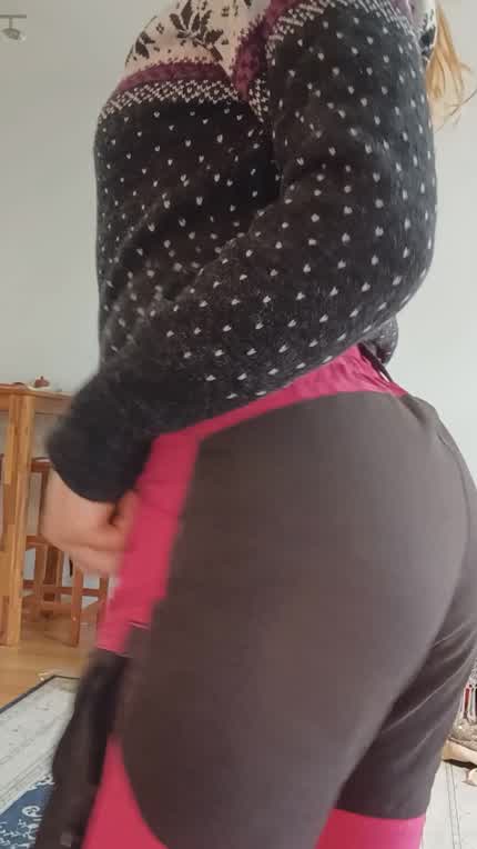 Peeling a nordic girl takes time