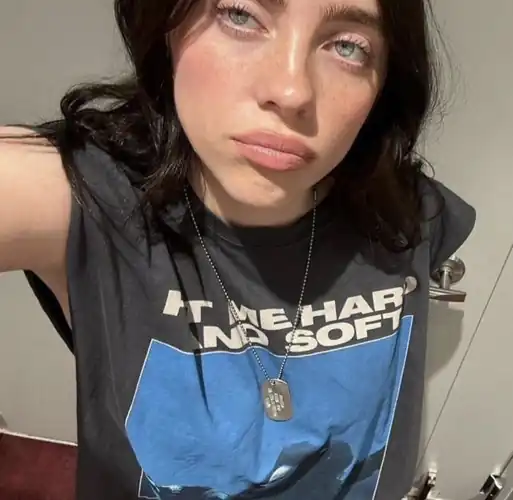 Just wanna pull this top up and tittie fuck her