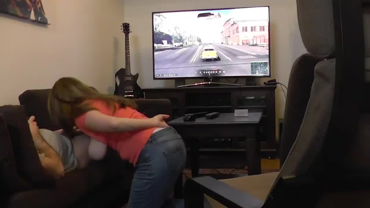 Sucking off my BF while he sucks at playing Mafia III 🕹