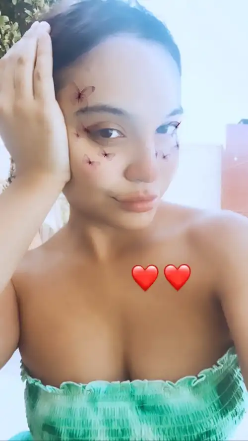 Green top, so easy to slip off