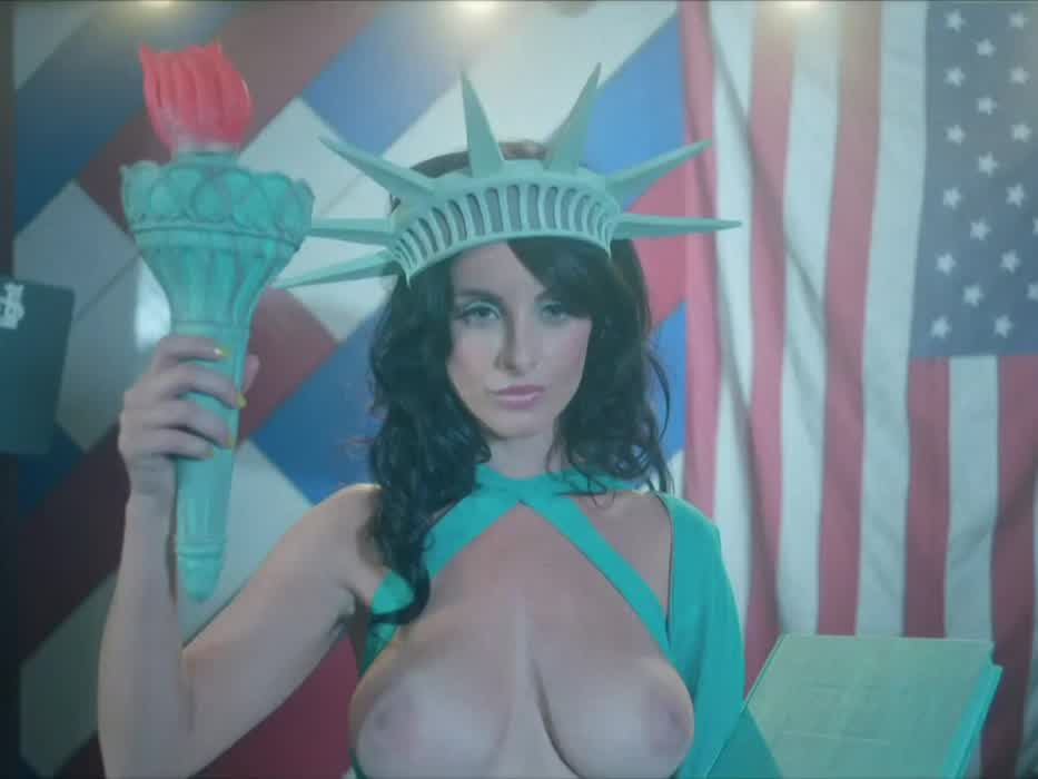 [Topless] [Bush] [Ass] Chelsea Brea in Minx (2023) S2E1