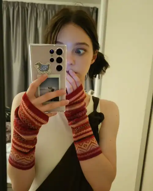 Emma looks so cute in this pic