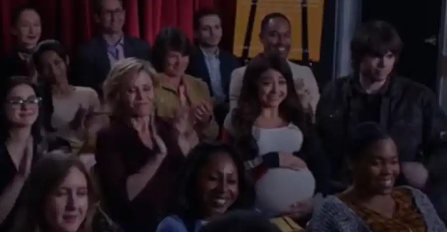 Sarah Hyland pregnant modern family