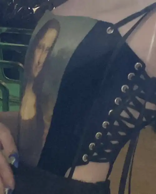 Doves outfit for her tour was mono Lisa