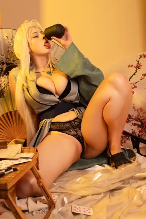 Tsunade by Ana Chuu