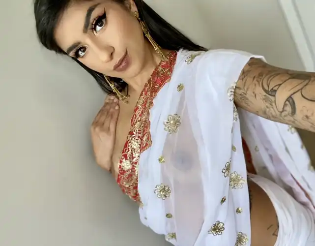 May I interest you in some Indian? 😼🇮🇳