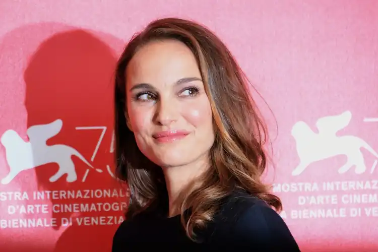 Love that hot smirk on her here.