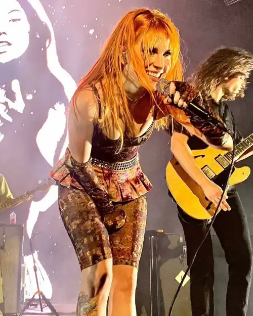 Hayley looking amazing as always