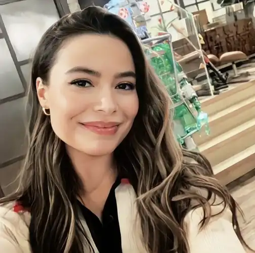 iCarly set selfie