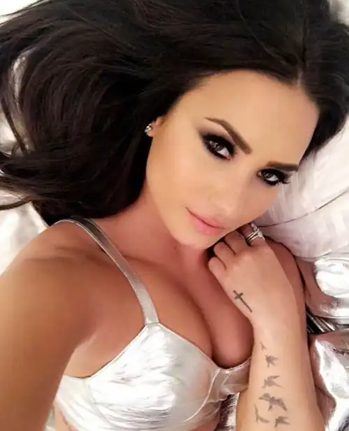 Imagine waking up next to such beauty. What do you do to her first ?