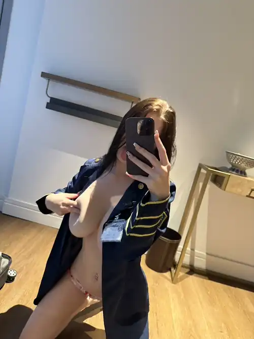 18y flight attendend with a lil secret...
