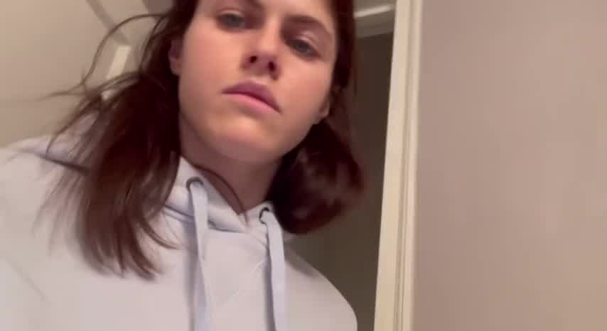 Alexandra about to shower | YT December 2021
