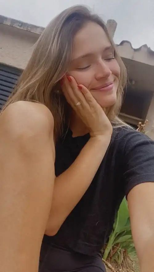 Who can resist looking at me?