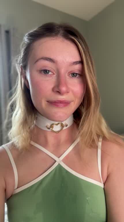 Wearing a collar makes me a drooling mess