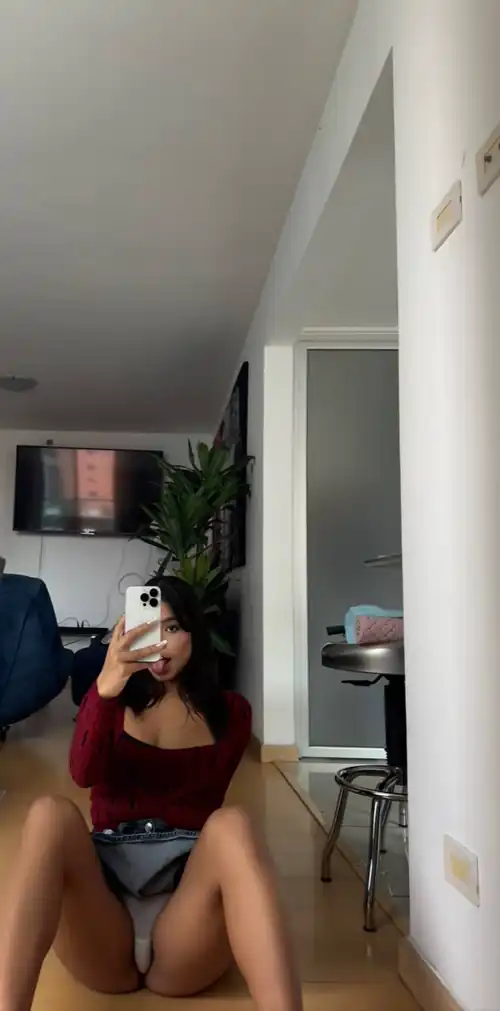 I love spreading these thick thighs for you