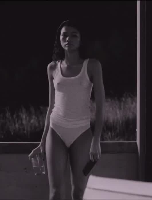 Zendaya - Subtle jiggle