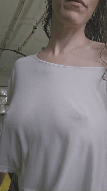 I love a comfy and loose fitting shirt 