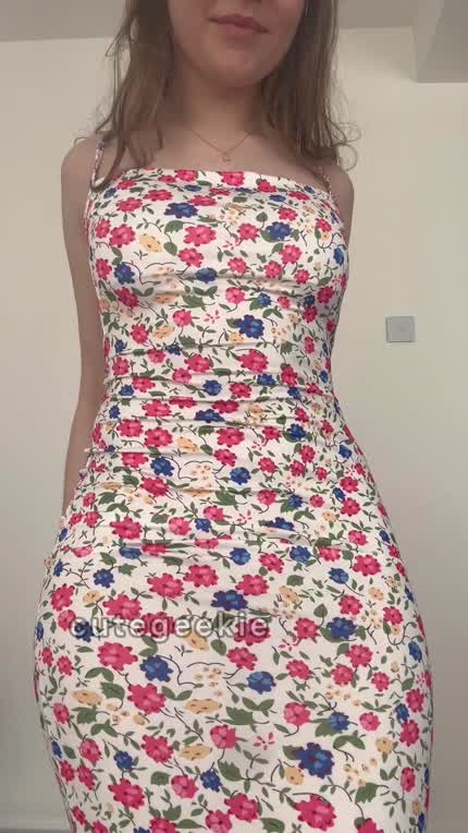 Dresses should be worn without panties! 