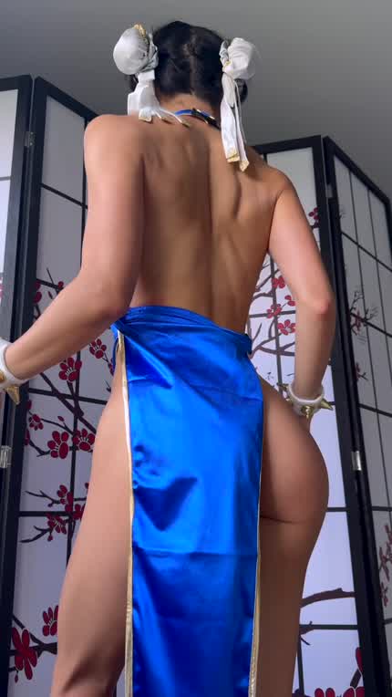 Chun-Li [Street Fighter] (HipsDontKawaii)