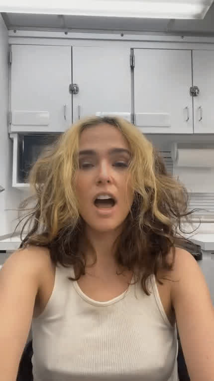 Zoey Deutch