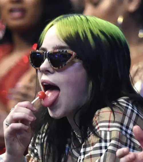 Billie licking away 👅