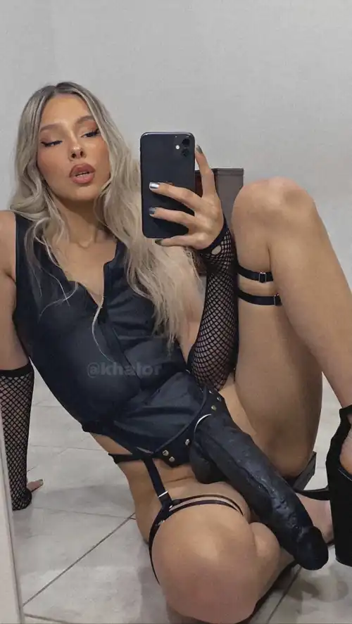 Convince me to fuck your ass with just one word 