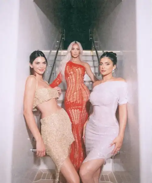 KARJENNER SISSY DISCORD SERVER (check the link in body)