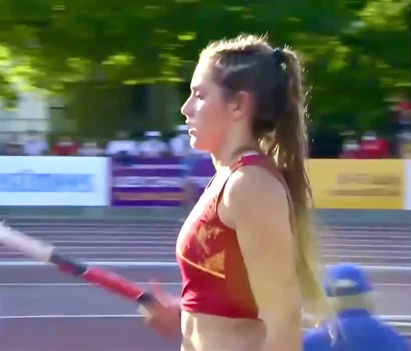 By popular demand, Clara Fernandez, Barcelona pole vaulter