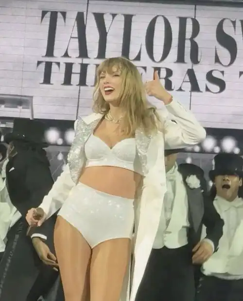 The uploading of photos showing genitals or bodily fluids is not permitted on this thread.