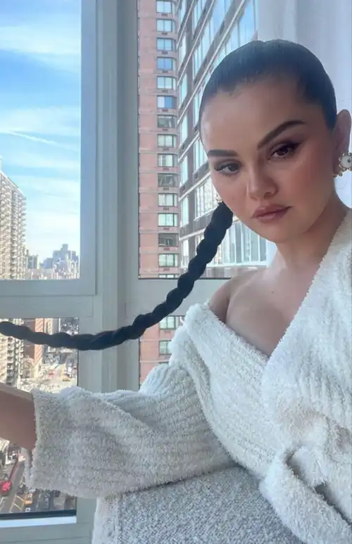 An absolute classic SG pic 🤍