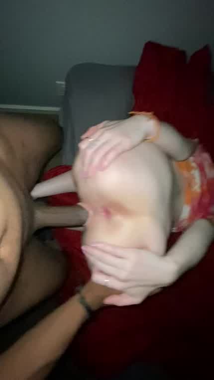 Love when she spreads her snowbunny ass