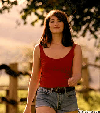 We can all agree that Gemma looks damn good in Tamara Drewe right?