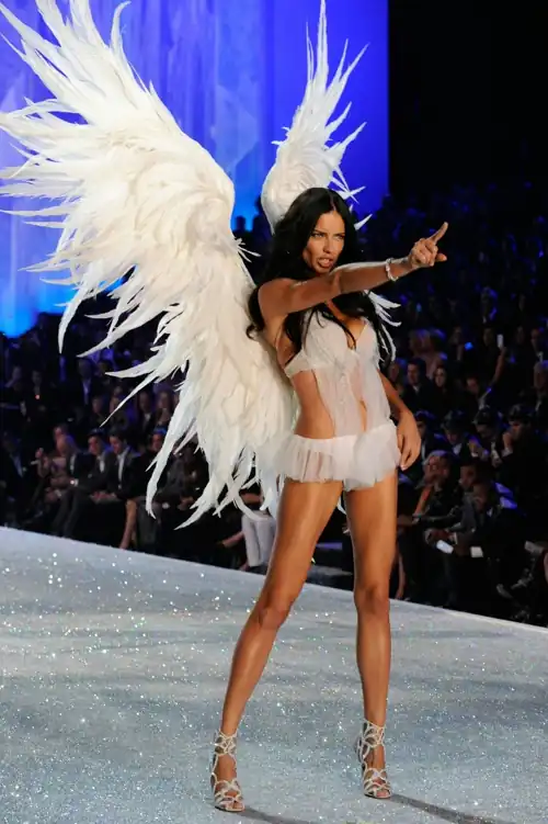 I love this angelic look 🤍🤍🤍
